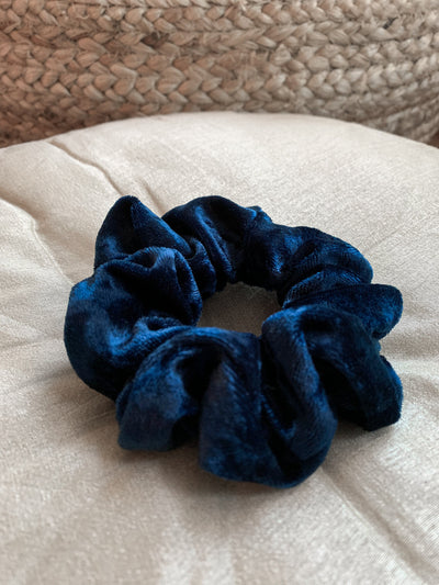 Reclaimed Crushed Velvet Scrunchie – Royal Blue