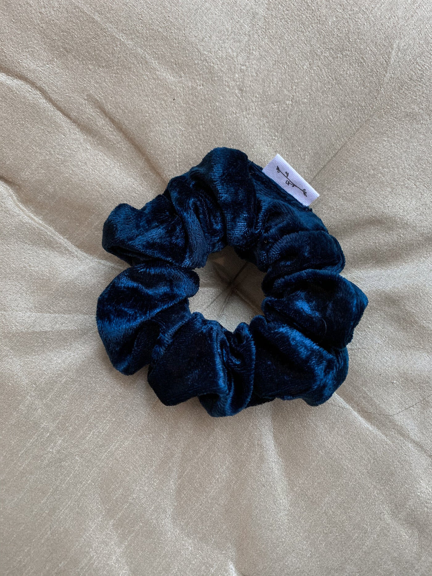 Reclaimed Crushed Velvet Scrunchie – Royal Blue
